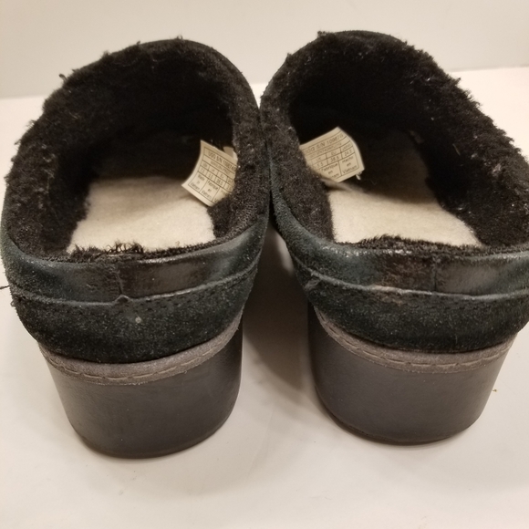UGG W Lynwood water resistant black suede sheep skin clogs 7.5 100% authentic - Picture 14 of 16